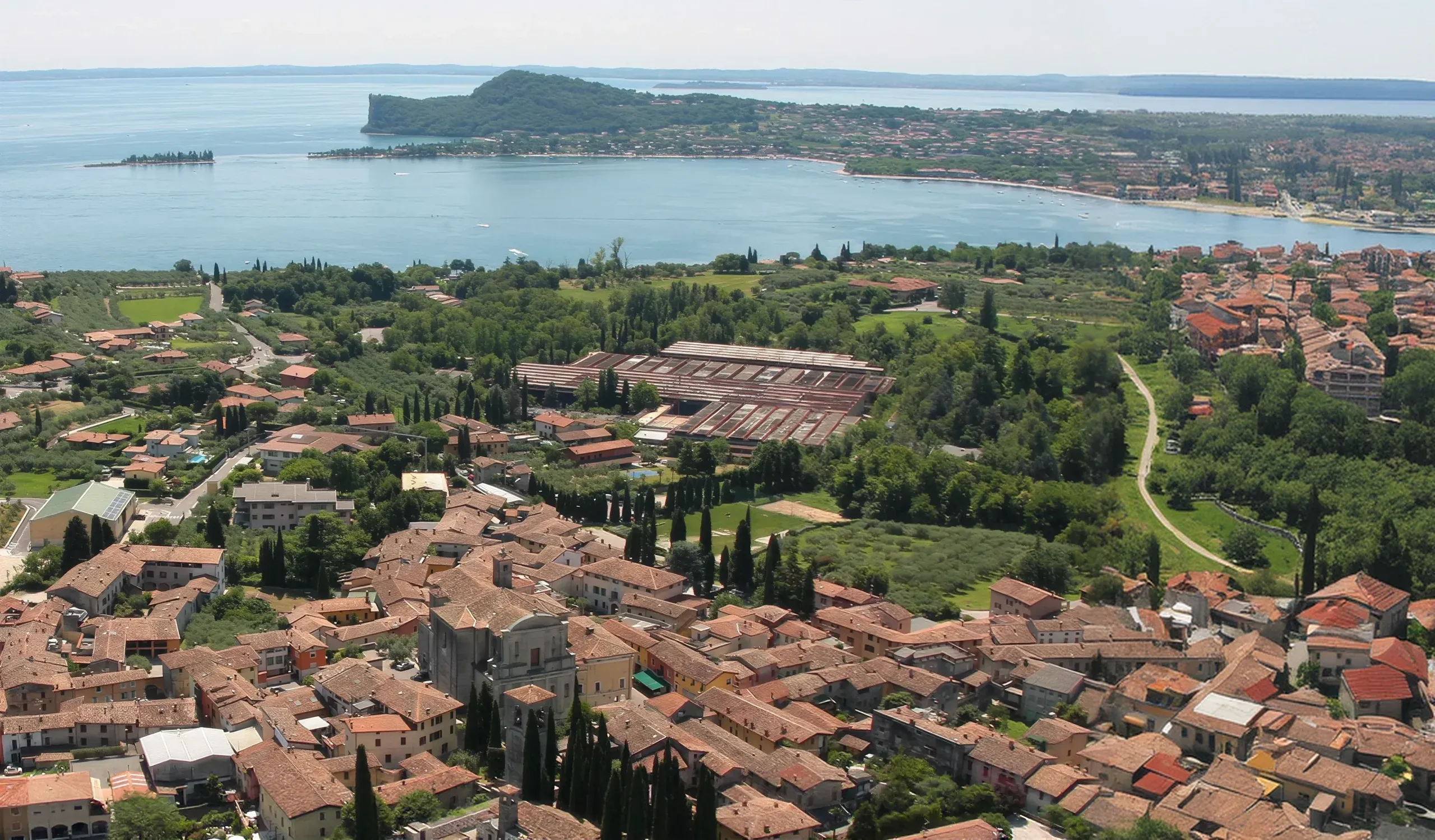 Barchi Resort - Dimore storiche a San Felice del Benaco Dimore storiche e appartamenti vacanze nel borgo medievale di San Felice del Benaco sul Lago di Garda